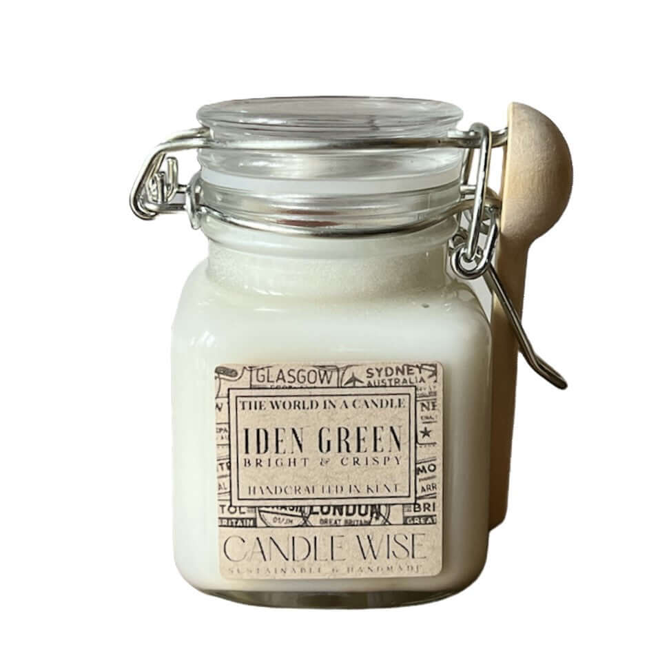 Iden Green Scoopable Wax Melt in a glass jar, featuring bright and crispy apple fragrance for a fresh atmosphere.