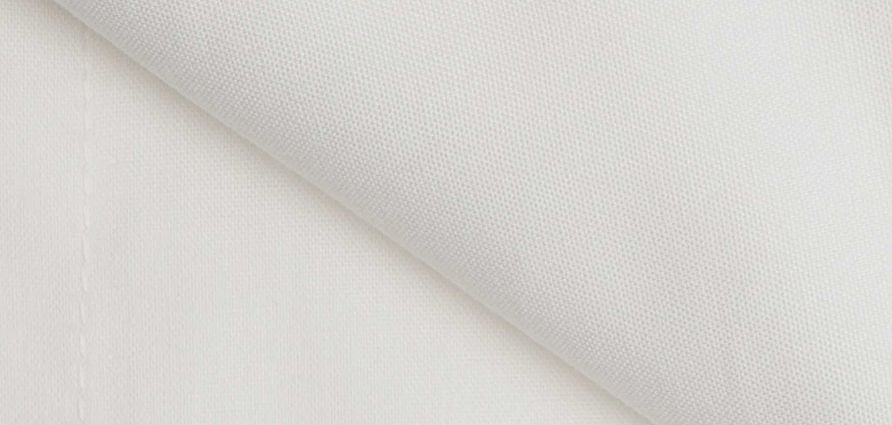 Luxury Flat Sheet - Organic Cotton - High-quality organic cotton fabric with a smooth percale weave in white.