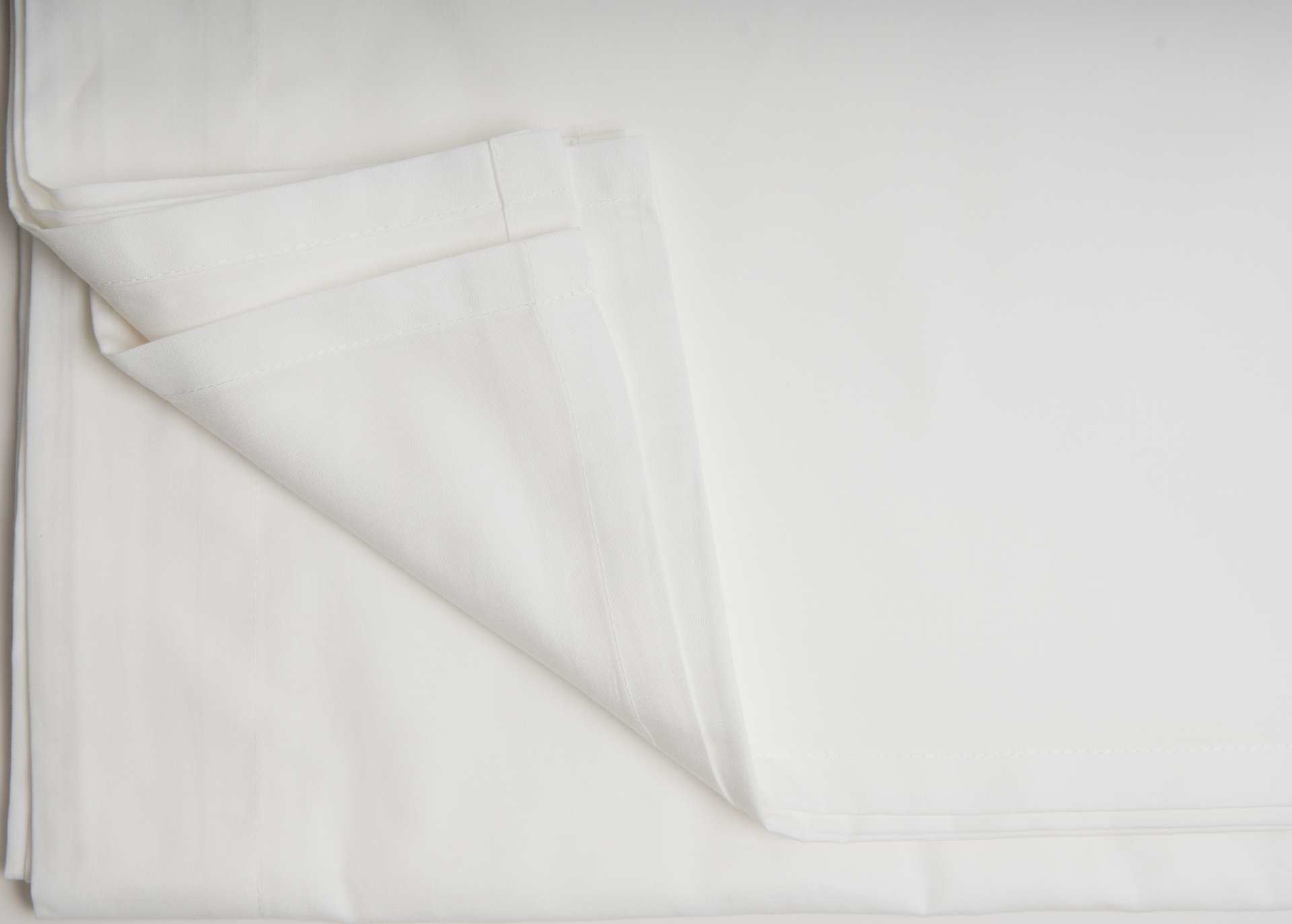 Luxury Flat Sheet - Organic Cotton in crisp white, showcasing percale weave and smooth texture for luxury bedding.