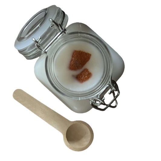Iden Green Wax Melt in glass jar with wooden scoop, featuring fresh apple fragrance.